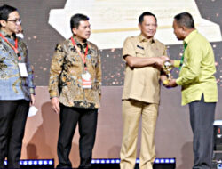 Komitmen Terhadap Pelayanan Kesehatan, Pemprov Gorontalo Terima UHC Award
