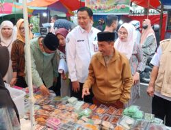 Bersama BPOM, Bupati Nelson Sidak Takjil yang Dijual di Kawasan Menara Limboto