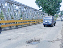 Respon Laporan Masyarakat Pemkot Akan Perbaiki Aspal Jembatan Penghubung Rawa Makmur