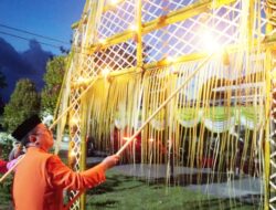 Bupati Thariq Nyalakan Lampu Perdana di Malam Tumbilotohe