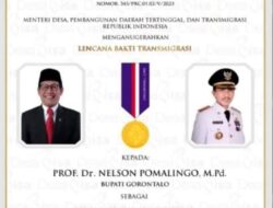 Dinilai Berhasil Tingkatkan Taraf Hidup Masyarakat Transmigrasi, Bupati Nelson Dianugerahi Penghargaan