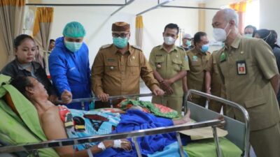 Wabup Probolinggo Jenguk 13 Korban Luka Berat Truk Terguling