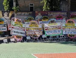 HUT Bhayangkara ke-77, Mapolres Wonogiri Banjir Karangan Bunga