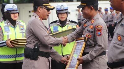 Kapolres Trenggalek Beri Penghargaan kepada Personel Berprestasi