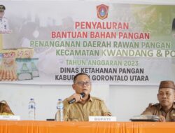 Bupati Thariq Modanggu Serahkan Bantuan Pangan di 3 Kecamatan