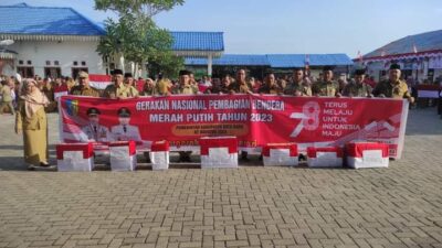 Jelang HUT RI ke-78, Pemkab Batu Bara Bagikan 6.000 Bendera Merah Putih kepada Masyarakat