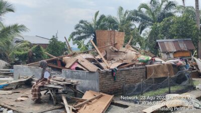 Sekitar 82 Rumah dan 1 Rumah Ibadah di Sergai Diterpa Angin Puting Beliung, BPBD Langsung Turun ke Lokasi Kejadian