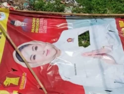 Kades di Bekasi Alami Nasib Malang, Tertimpa Baliho Caleg yang Roboh!