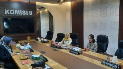 Komisi II DPRD Gorontalo Mediasi Konflik Lelang Mobil antara Konsumen dan PT. Sinarmas