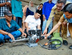 Bupati Zahir Salurkan Paket Bantuan Mesin Konversi BBM ke BBG Bagi Nelayan di Batu Bara