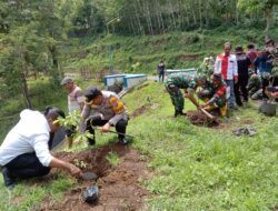 Peduli Lingkungan : Bupati LIRA Probolinggo Gandeng Kapolres Dan Dandim 0820 Probolinggo Gelar Aksi Tanam Pohon