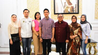Berkunjung ke Gorontalo, Kaesang Disambut Wali Kota Marten, Coba Makanan Khas Gorontalo