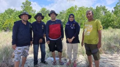 Pemantauan masterplan pengelolaan mangrove Kelompok Kerja Mangrove Daerah (KKMD) Provinsi Gorontalo di Desa Torosiaje, Kecamatan Popayato, Kabupaten Pohuwato, Sabtu (23/12/2023).