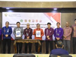 Marten Taha Terima 2 Penghargaan Kategori Progres Tertinggi dan Penyelesaian Tertinggi Atas RHP BPK-RI