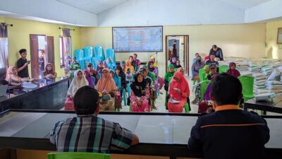 Ratusan Keluarga di Desa Puncak-Kabupaten Gorontalo Terima Bantuan Beras dari Pemerintah