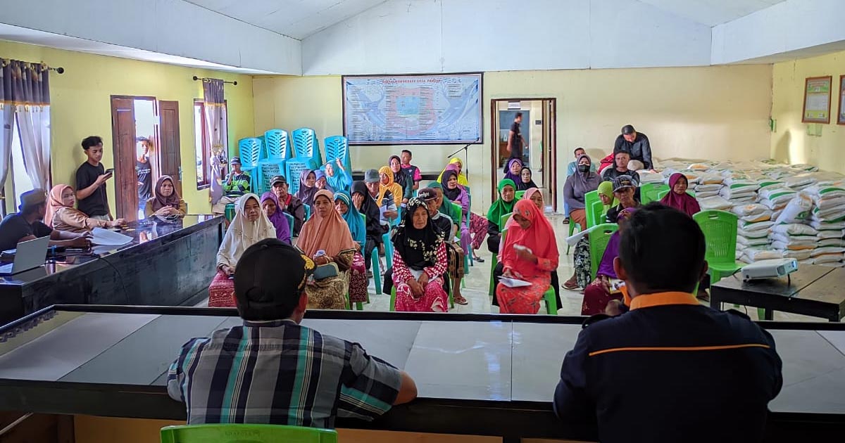 Ratusan Keluarga di Desa Puncak-Kabupaten Gorontalo Terima Bantuan Beras dari Pemerintah