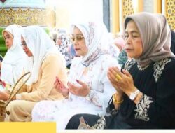 Disini Plt Bupati Labuhanbatu Sholat Ied 1 Syawal 1445 H