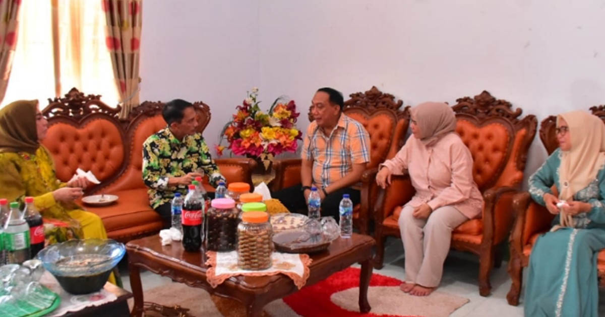 Perayaan Meriah Lebaran Ketupat: Bupati Nelson Rayakan Kebersamaan di Perkampungan Etnis Jawa