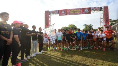 Pj Wali Kota Kotamobagu Lepas Peserta KPU Run dalam Rangka Peluncuran Tahapan  Pilkada 2024