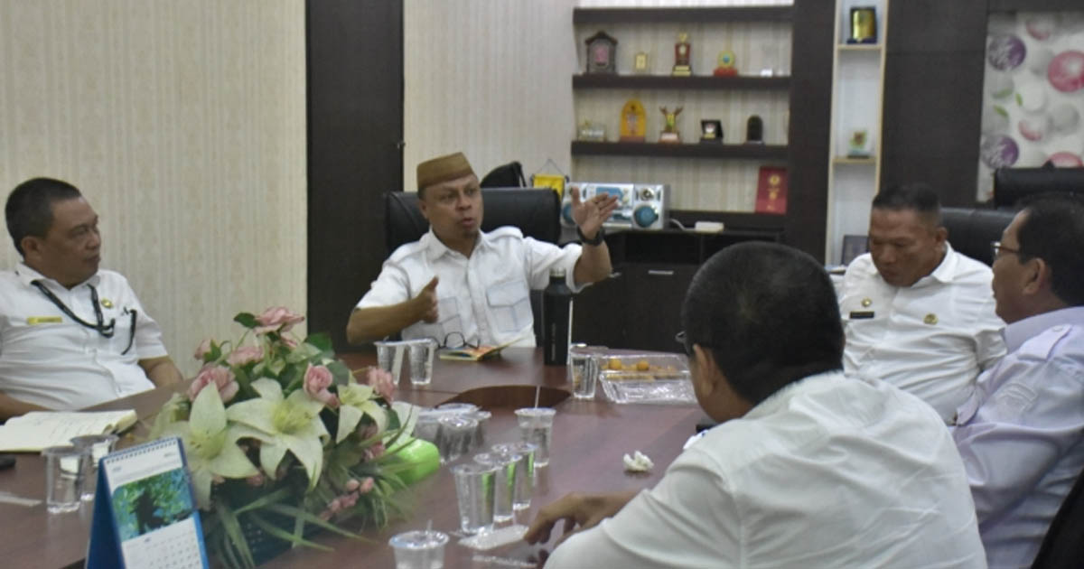 ekda Roni Sampir memimpin rapat tindak lanjut High Level Meeting TPID Kabupaten Gorontalo