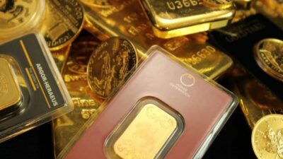 Harga Emas Terkoreksi Lebih dari 1 Persen, Namun Permintaan Tetap Tinggi