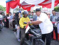 Pemkab Asahan Bagi-bagikan Bendera Merah Putih ke Masyarakat