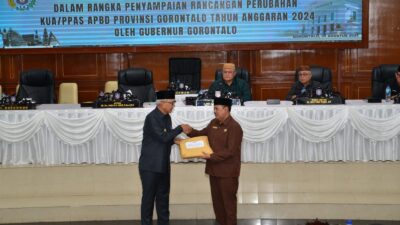 Pj Gubernur Gorontalo Serahkan Nota KUA-PPAS APBD Perubahan 2024 ke DPRD