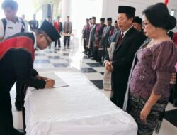 Bupati Poltak Lantik Pengurus LADN Naraja Toba 2024-2029