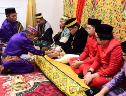 Gubernur Gorontalo Gusnar Ismail Jalani Prosesi Adat Moloopu, Simbol Penghormatan dan Kehormatan Pemimpin