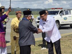 Disambut Adat Mopotilolo, Menteri Abdul Mu’ti Resmi Menjejakkan Kaki di Gorontalo