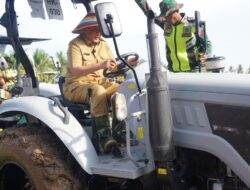 Serahkan Bantuan 15 Traktor Untuk Dukung Pertanian, Gubernur Gusnar Ismail Mendapat Pujian dari Bupati Pohuwato