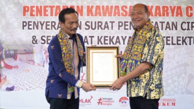 Bupati Langkat Syah Afandin Raih Penghargaan Komunikasi Publik Terbaik dari Mahasiswa S3 UINSU