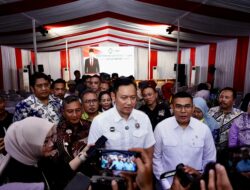 Lampaui Target Penyelesaian PTSL, Menko AHY dan Wamen Ossy Serahkan Langsung Sertipikat Masyarakat Kabupaten Pacitan