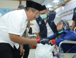 Bupati Asahan Jemput 2 Jemaah Haji yang Sakit