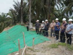 Bupati Asahan Tinjau Jalan Longsor