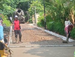 Kualitas Pembangunan Betonisasi Jalan Desa Karang Tumaritis Jadi Sorotan 