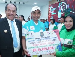 Bupati Asahan Serahkan Penghargaan kepada Insan Olahraga Berprestasi PON Aceh-Sumut 2024
