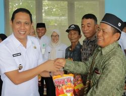 Wali Kota Weny Gaib Serahkan 1,5 Ton Bibit Jagung untuk 37 Kelompok Tani di Kotamobagu