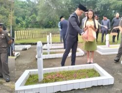Wali Kota dan Wawali Kotamobagu Pimpin Ziarah dan Tabur Bunga TMP Mongkonai