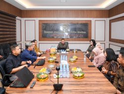 Kunjungi Dua Kantah di Sumut, Wamen Ossy _Monitoring_ Kesiapan WBBM hingga Serahkan Sertipikat kepada Masyarakat