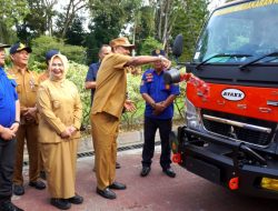 Syah Afandin Ajak ASN Fokus 30 Desa Wisata, Serahkan Santunan dan Damkar di Apel Gabungan