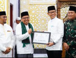 Sekda Amril Pimpin Tim II Safari Ramadhan di Stabat, Serahkan Hibah Rp20 Juta untuk Masjid