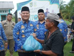 Wabup Asahan Serahkan 500 Paket Sembako Buat Korban Bencana Banjir di Desa Sei Dua Hulu