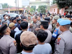 Bupati Asahan Temui Pendemo Soal Jalan Rusak
