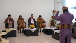 Gubernur Gusnar Sambut Tamu Kehormatan PENAS XVII dengan Prosesi Adat Mopotilolo