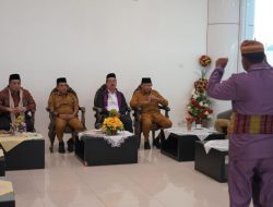 Gubernur Gusnar Sambut Tamu Kehormatan PENAS XVII dengan Prosesi Adat Mopotilolo