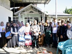 Bupati Sofyan Serahkan Bantuan Presiden untuk Ribuan Warga Limboto