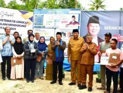Mendagri Tito Karnavian Tinjau Program BSPS di Kabupaten Gorontalo, Serahkan Sertifikat Tanah untuk Warga