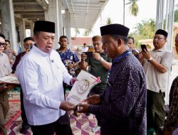 Menteri Nusron Serahkan Sertipikat Tanah Wakaf dan Bantuan Rp500 Juta untuk Masj