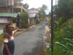 Diduga Berdiri di Badan Jalan, Tiang Jaringan Internet Dikeluhkan Warga, Dinas Terkait Diminta Turun Tangan